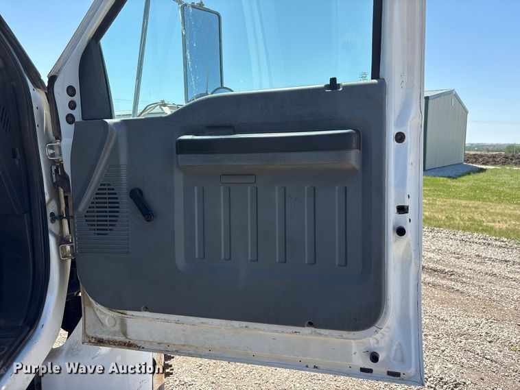 image for item DO5209 2015 Ford F650 flatbed truck