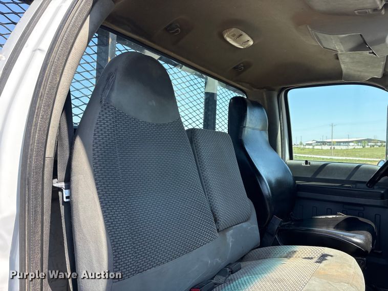 image for item DO5209 2015 Ford F650 flatbed truck