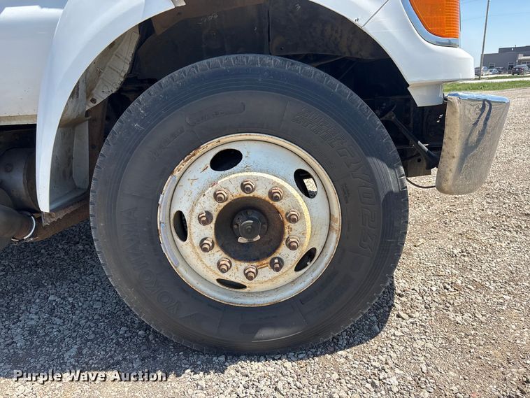 image for item DO5209 2015 Ford F650 flatbed truck