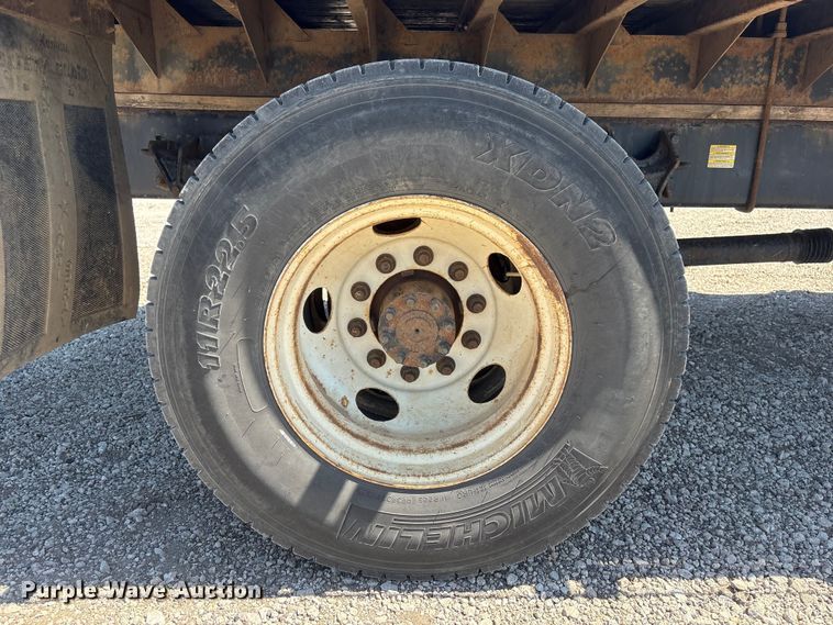 image for item DO5209 2015 Ford F650 flatbed truck