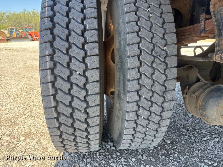 image for item DO5209 2015 Ford F650 flatbed truck