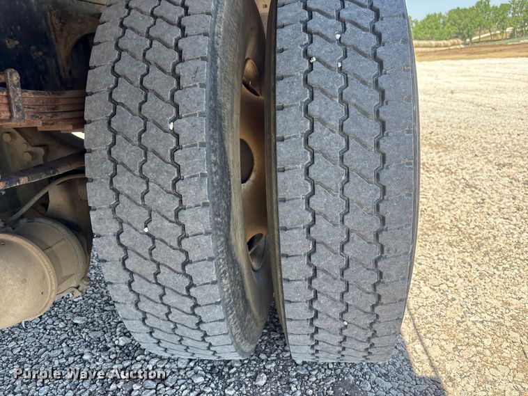 image for item DO5209 2015 Ford F650 flatbed truck
