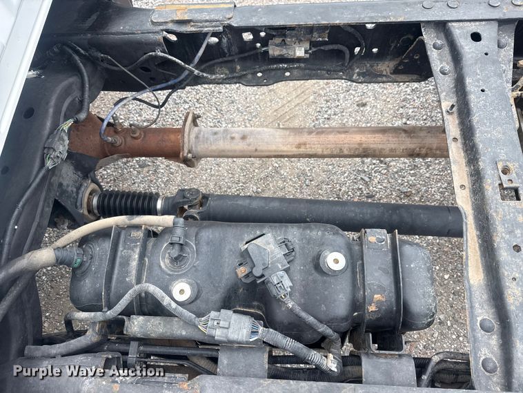 image for item DO8511 2017 Ford F350 Super Duty Crew Cab pickup truck cab and chassis