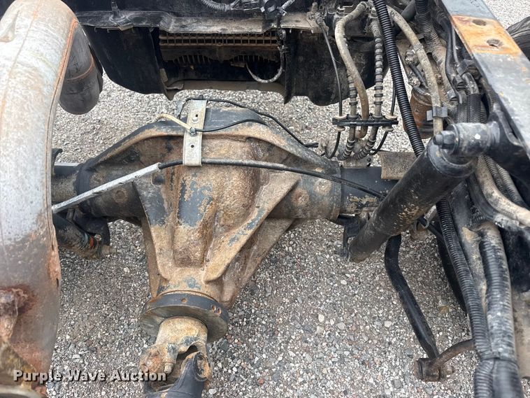 image for item DO8511 2017 Ford F350 Super Duty Crew Cab pickup truck cab and chassis