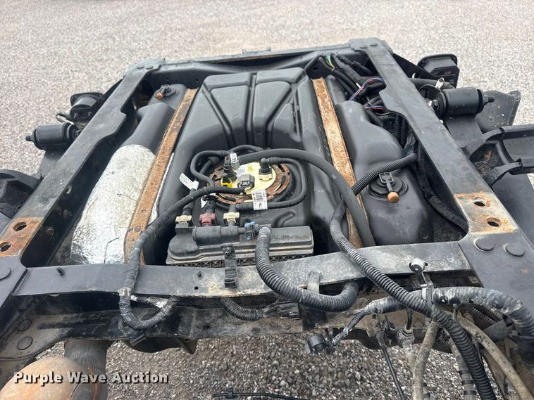 image for item DO8511 2017 Ford F350 Super Duty Crew Cab pickup truck cab and chassis