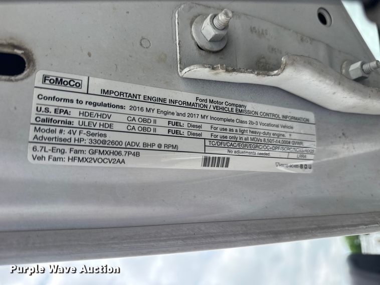 image for item DO8511 2017 Ford F350 Super Duty Crew Cab pickup truck cab and chassis
