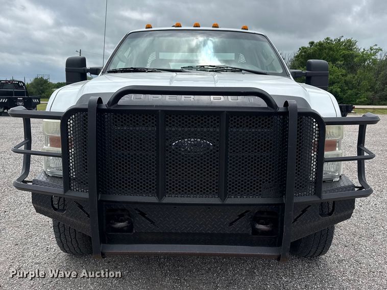 image for item DO8512 2010 Ford F-350 Super Duty Ext. Cab flatbed pickup truck