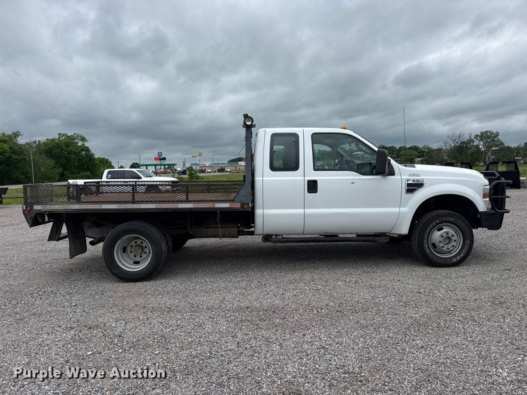 image for item DO8512 2010 Ford F-350 Super Duty Ext. Cab flatbed pickup truck