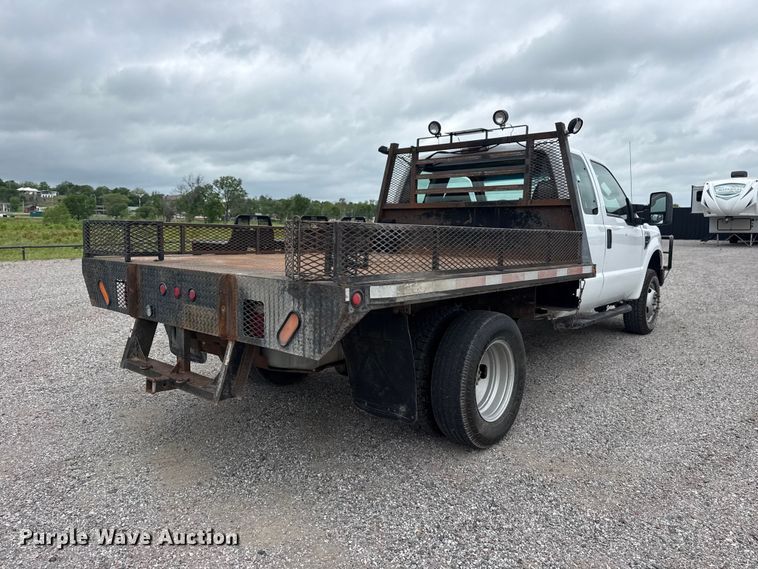 image for item DO8512 2010 Ford F-350 Super Duty Ext. Cab flatbed pickup truck