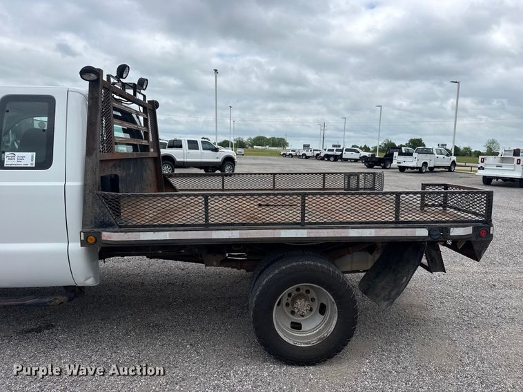 image for item DO8512 2010 Ford F-350 Super Duty Ext. Cab flatbed pickup truck