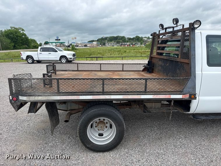image for item DO8512 2010 Ford F-350 Super Duty Ext. Cab flatbed pickup truck