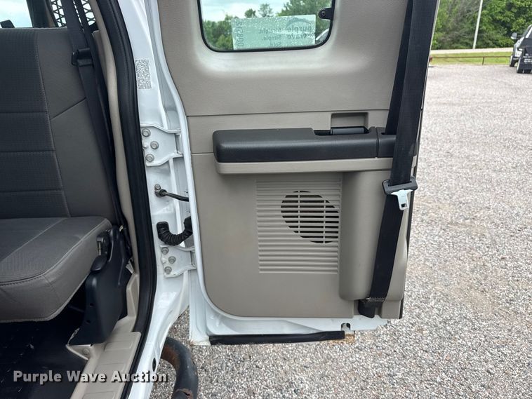 image for item DO8512 2010 Ford F-350 Super Duty Ext. Cab flatbed pickup truck