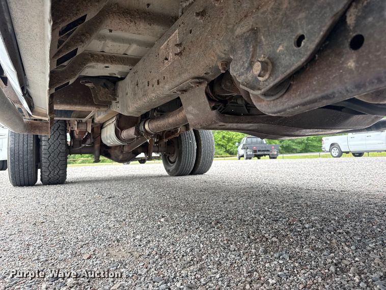 image for item DO8512 2010 Ford F-350 Super Duty Ext. Cab flatbed pickup truck