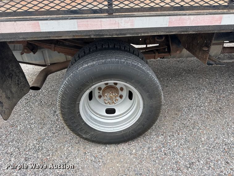 image for item DO8512 2010 Ford F-350 Super Duty Ext. Cab flatbed pickup truck