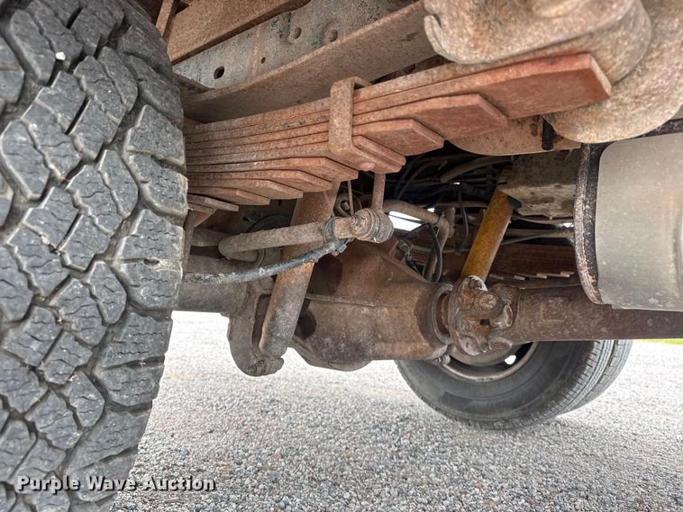 image for item DO8512 2010 Ford F-350 Super Duty Ext. Cab flatbed pickup truck