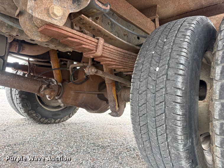 image for item DO8512 2010 Ford F-350 Super Duty Ext. Cab flatbed pickup truck