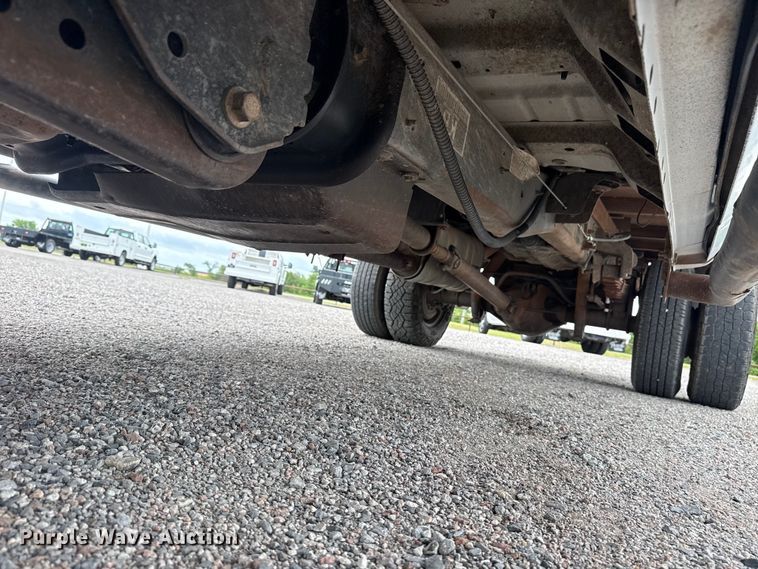 image for item DO8512 2010 Ford F-350 Super Duty Ext. Cab flatbed pickup truck