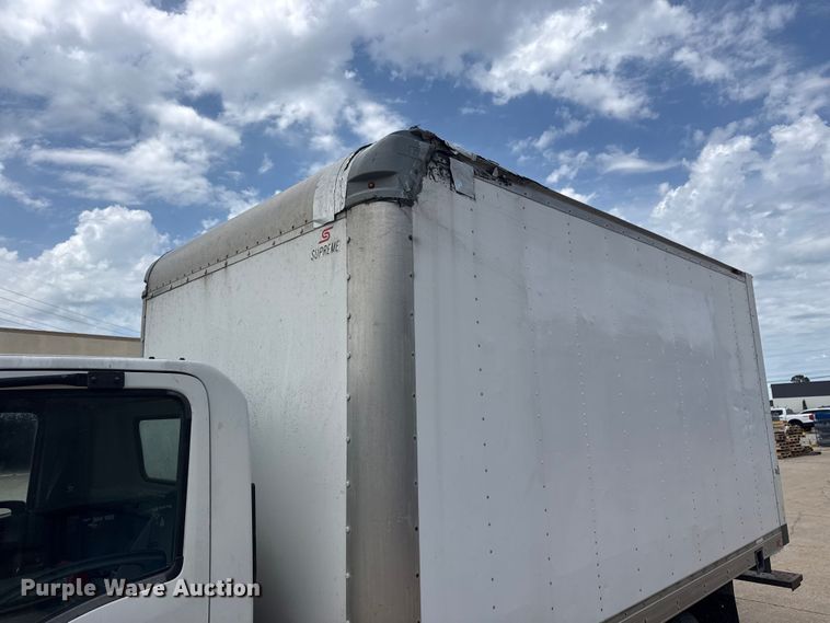 image for item DO8519 2016 Chevrolet 3500 box truck