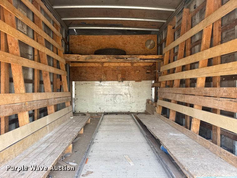image for item DO8519 2016 Chevrolet 3500 box truck