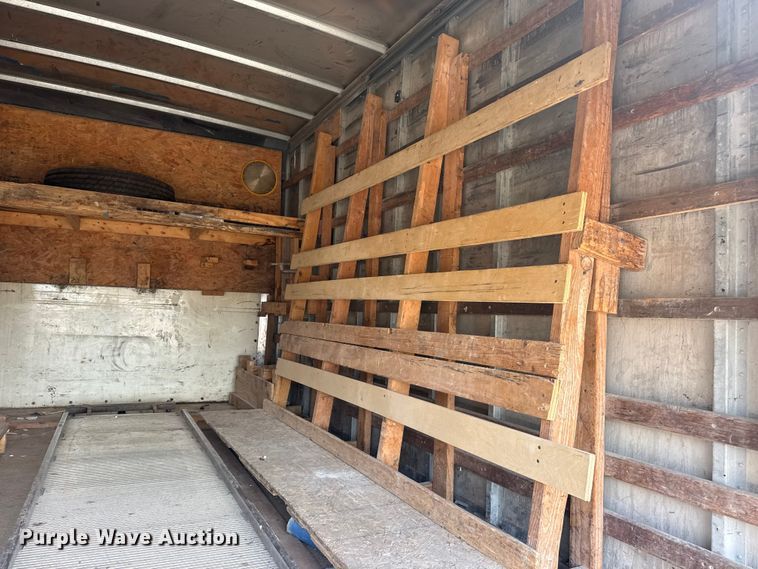 image for item DO8519 2016 Chevrolet 3500 box truck