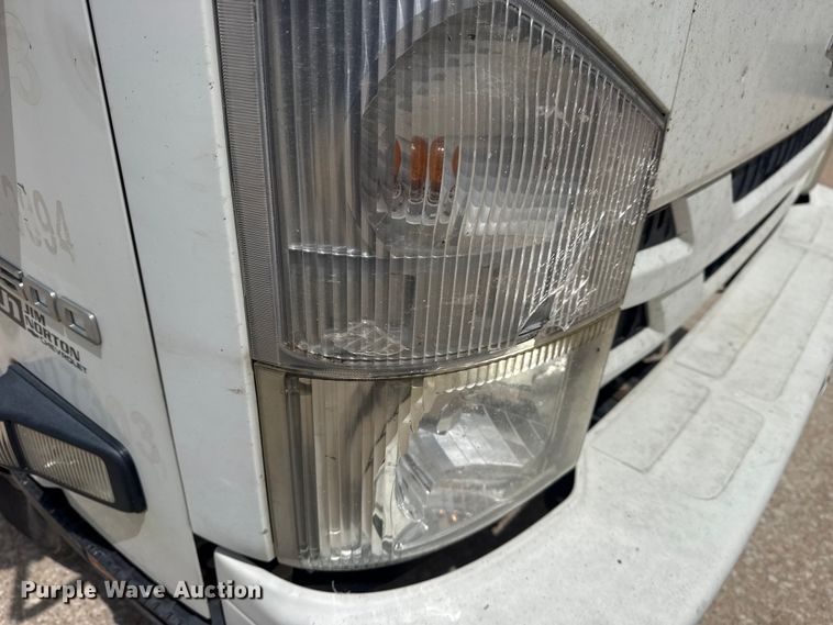 image for item DO8519 2016 Chevrolet 3500 box truck