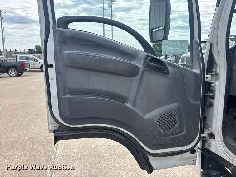 image for item DO8519 2016 Chevrolet 3500 box truck