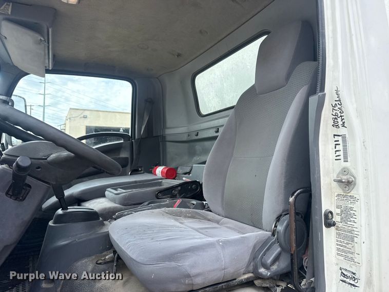 image for item DO8519 2016 Chevrolet 3500 box truck