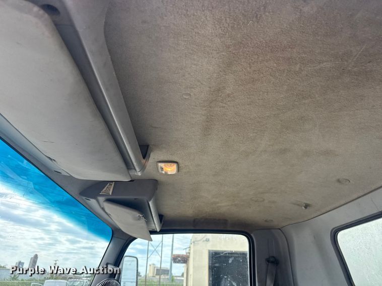 image for item DO8519 2016 Chevrolet 3500 box truck