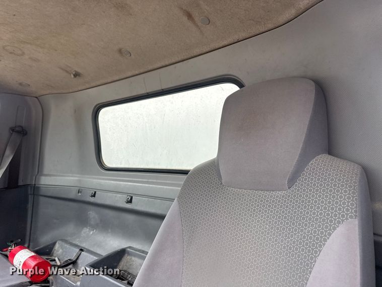 image for item DO8519 2016 Chevrolet 3500 box truck