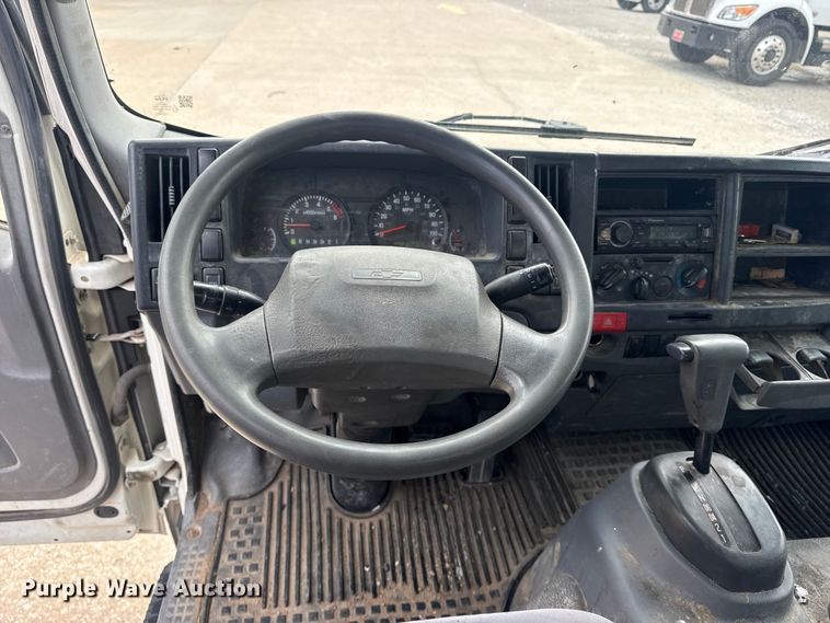 image for item DO8519 2016 Chevrolet 3500 box truck