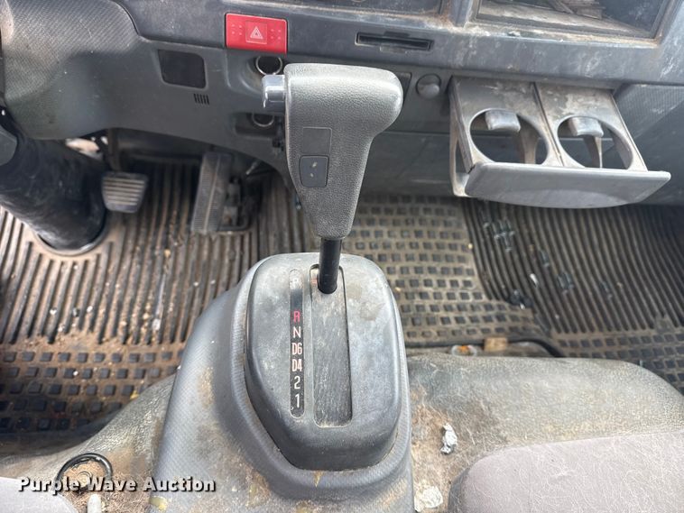 image for item DO8519 2016 Chevrolet 3500 box truck