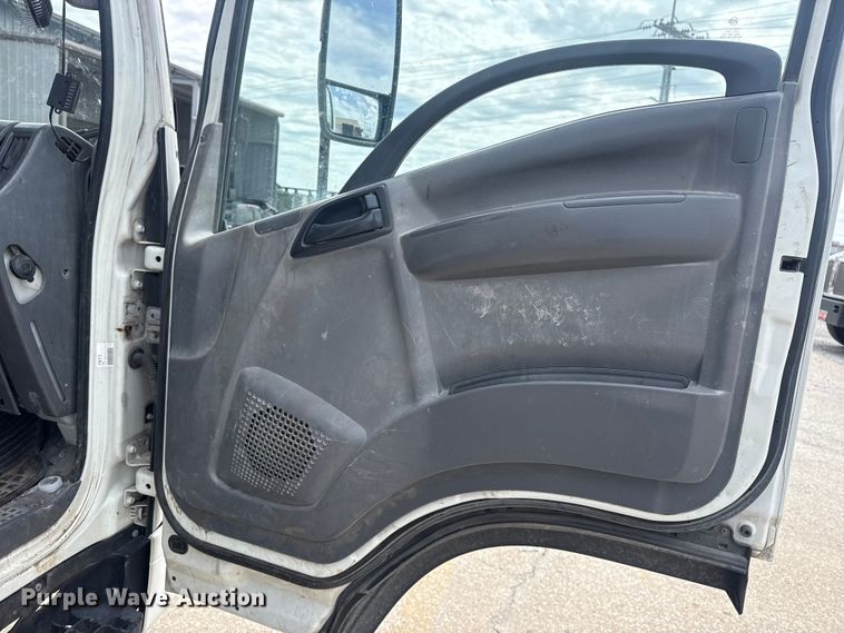 image for item DO8519 2016 Chevrolet 3500 box truck