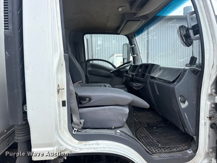 image for item DO8519 2016 Chevrolet 3500 box truck