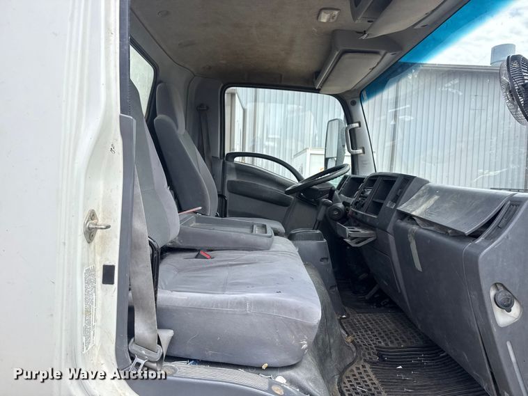 image for item DO8519 2016 Chevrolet 3500 box truck