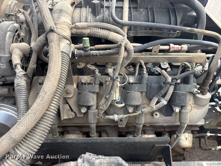 image for item DO8519 2016 Chevrolet 3500 box truck