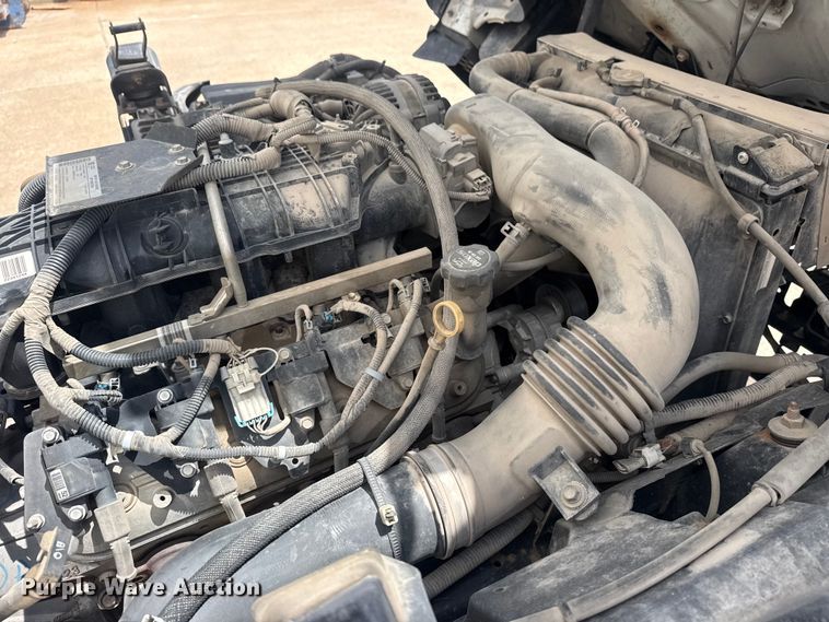image for item DO8519 2016 Chevrolet 3500 box truck