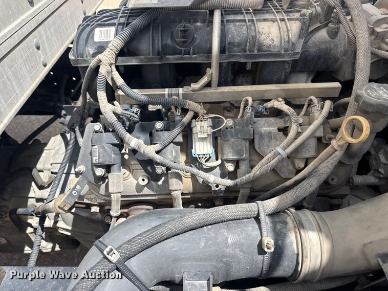image for item DO8519 2016 Chevrolet 3500 box truck