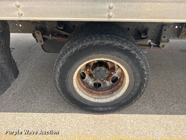 image for item DO8519 2016 Chevrolet 3500 box truck