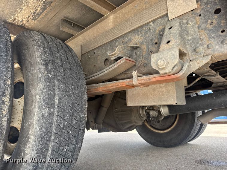 image for item DO8519 2016 Chevrolet 3500 box truck