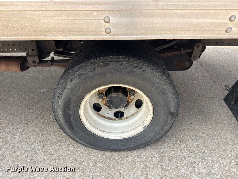 image for item DO8519 2016 Chevrolet 3500 box truck