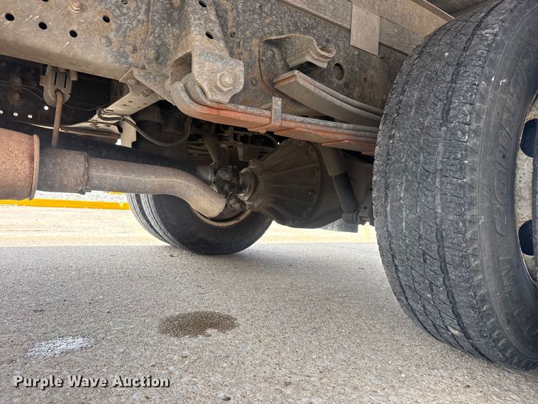 image for item DO8519 2016 Chevrolet 3500 box truck
