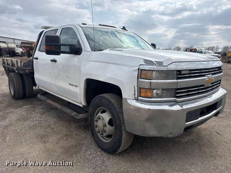 image for item DQ4362 2015 Chevrolet Silverado 3500HD Crew Cab flatbed pickup truck