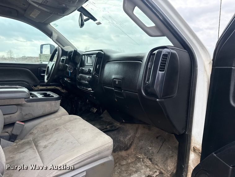 image for item DQ4362 2015 Chevrolet Silverado 3500HD Crew Cab flatbed pickup truck