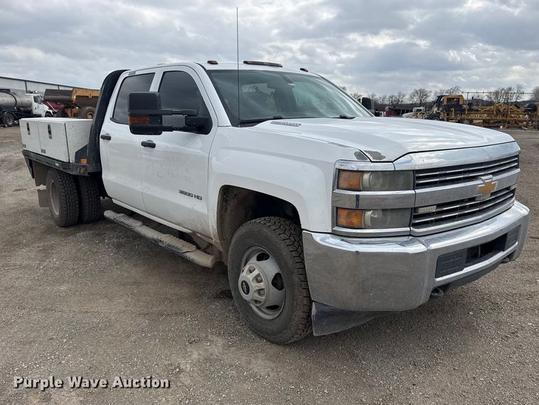 image for item DQ4366 2015 Chevrolet Silverado 3500HD Crew Cab flatbed pickup truck