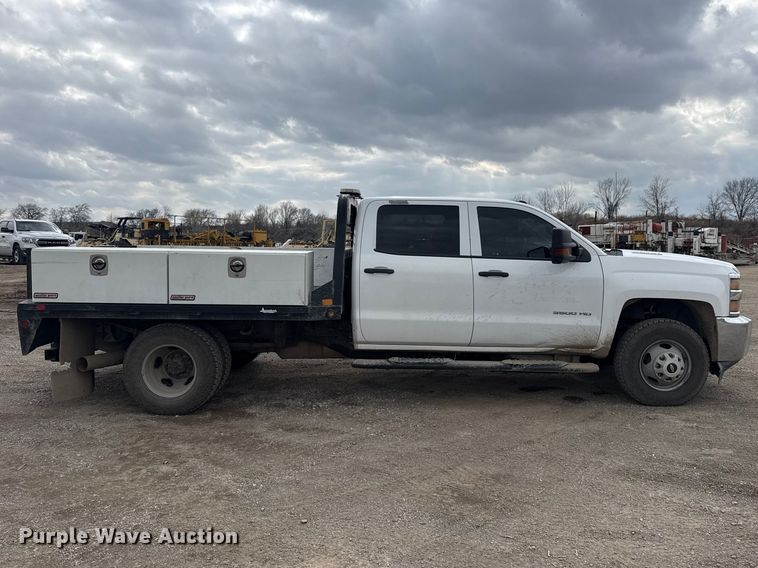 image for item DQ4366 2015 Chevrolet Silverado 3500HD Crew Cab flatbed pickup truck