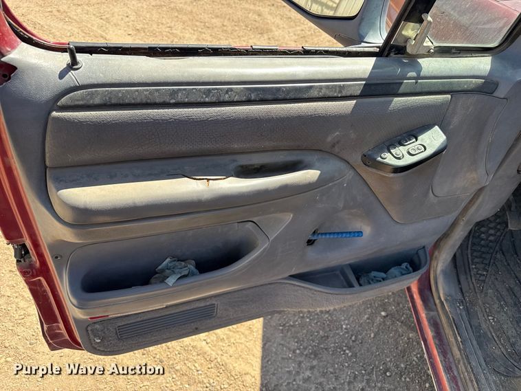 image for item DS6825 1996 Ford F150 pickup truck