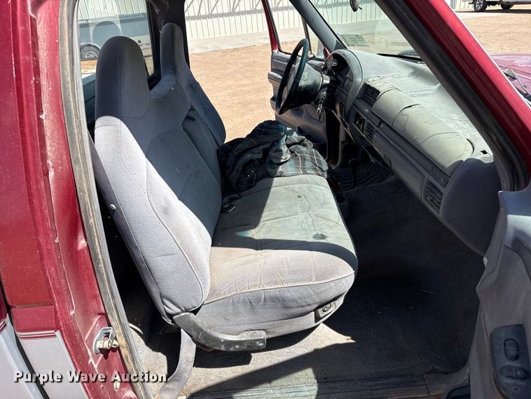 image for item DS6825 1996 Ford F150 pickup truck