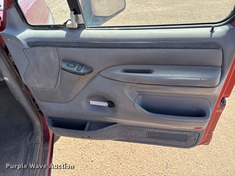 image for item DS6825 1996 Ford F150 pickup truck