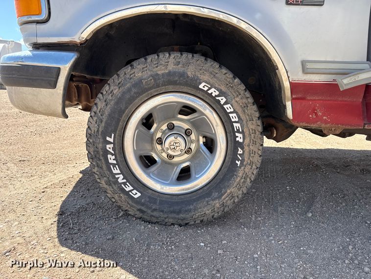 image for item DS6825 1996 Ford F150 pickup truck