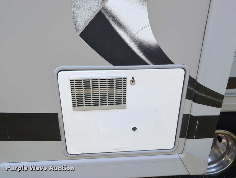 image for item DT1756 2013 Ford F450 RV